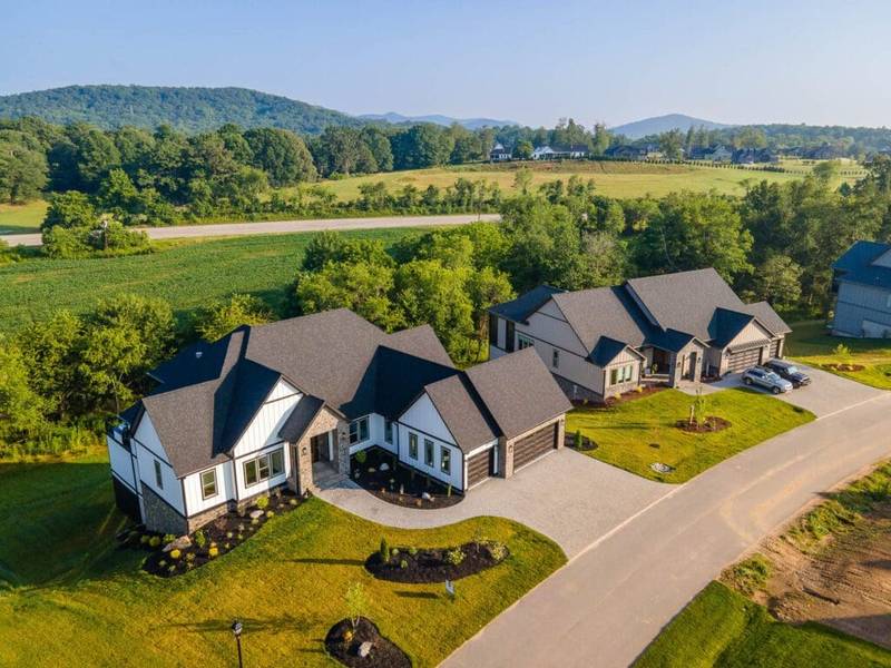 Discovering the Perfect Blend of Affordability and Elegance: New Luxury Homes in North Carolina with Big Hills Construction. Big Hills Construction Custom Home Builder in Asheville, North Carolina