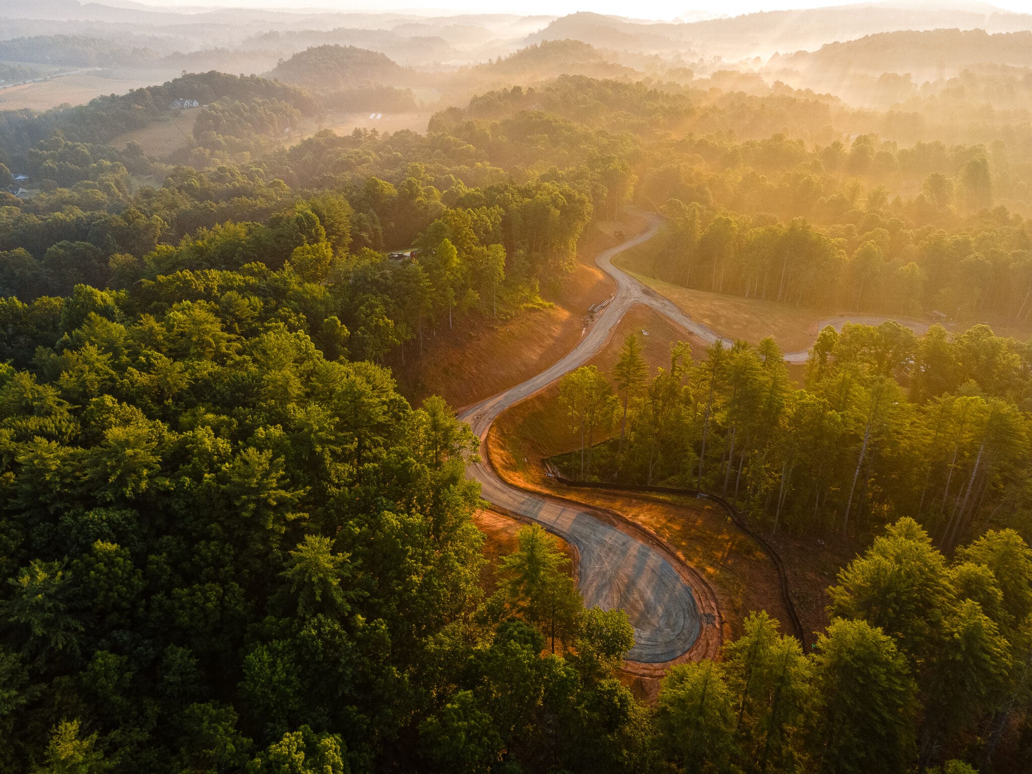 How to get a masterpiece of contemporary architecture and design as your new house near Asheville: Big Hills Construction- New, Luxury, Stylish. Big Hills Construction Custom Home Builder in Asheville, North Carolina