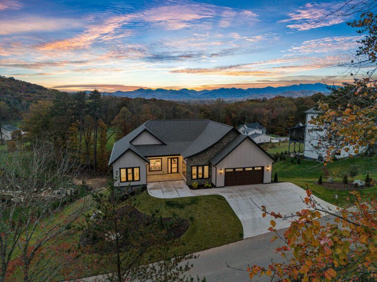 51 Bridgeway Drive. Big Hills Construction Custom Home Builder in Asheville, North Carolina