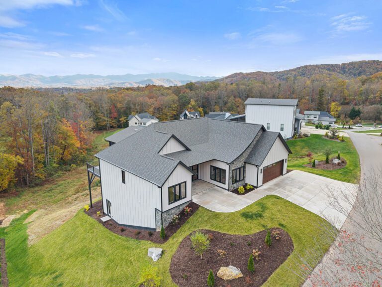 51 Bridgeway Drive. Big Hills Construction Custom Home Builder in Asheville, North Carolina