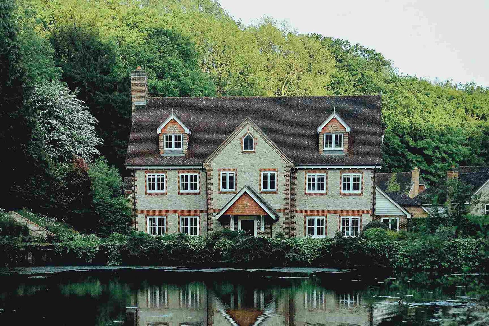   Choosing the Right House Type: A Guide for Homebuyers. Big Hills Construction Custom Home Builder in Asheville, North Carolina